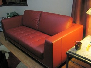 redleathersofa